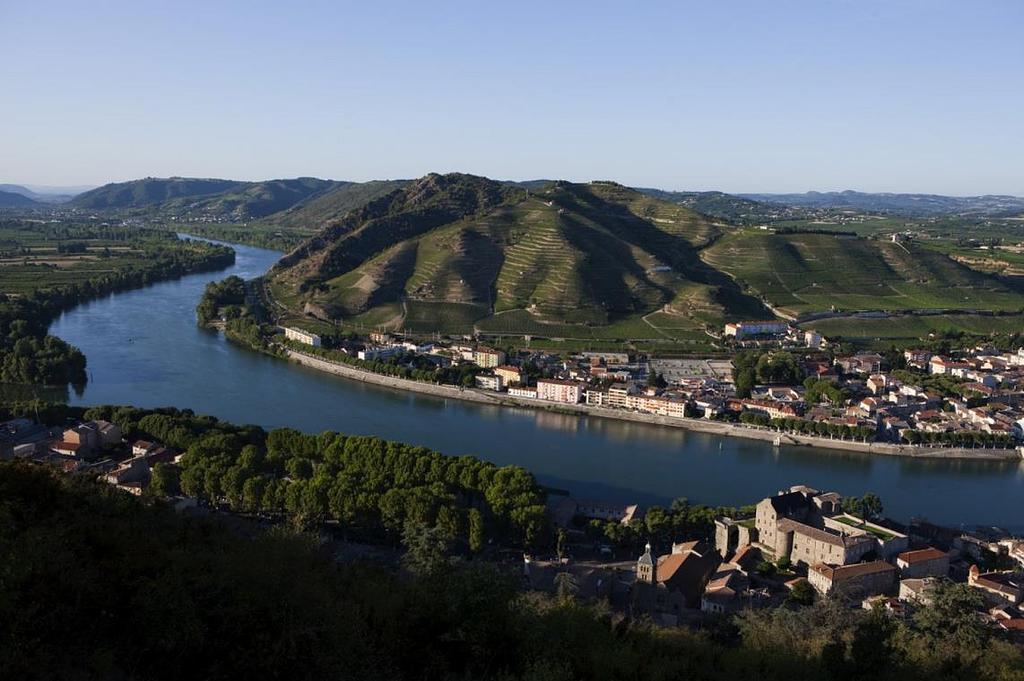 vs Crozes-Hermitage. Hermitage,
